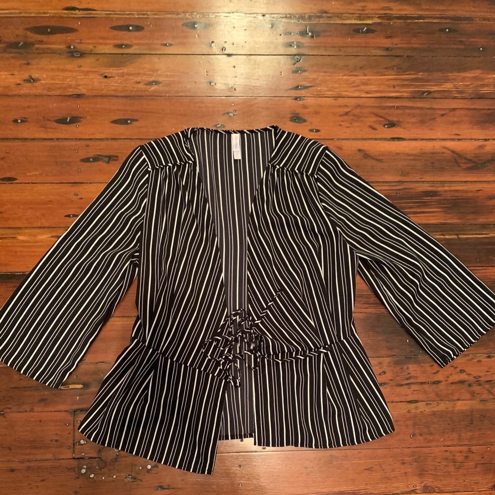 NEVER WORN Stripe Tie Quarter-Sleeve Blouse